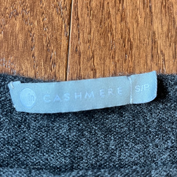 InCashmere Sweater - Picture 2 of 3